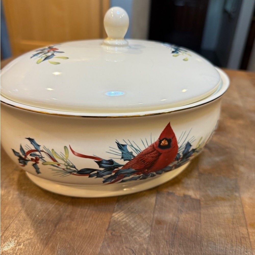Lenox Winter Greetings Cream and Red Cardinal Covered Dish Christmas Dish - Picture 7 of 16